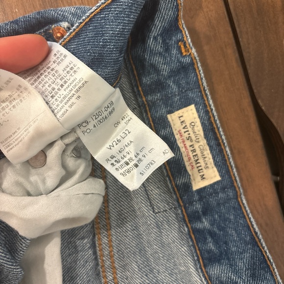 Levi's WoMen's Classic Indigo Straight Jeans - Picture 2 of 3